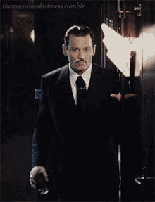 Johnny Depp Murder On The Orient Express GIF - Johnny Depp Murder On The Orient Express Edward Ratchett GIFs