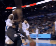 a referee with the letter s on his pants