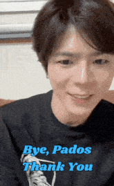 a young man wearing a black shirt with the words bye pados thank you on it