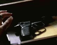 Mato Ou Não Mato? GIF - Salvejorge Arma Revolver - Discover ...