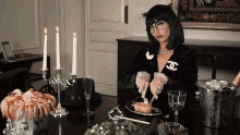 qveen herby eating resting face cutting check