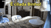 a picture of a kitchen with the words " e cilada binho " on top