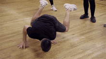 Breakdance Show Off GIF - Breakdance Show Off Dance Moves GIFs