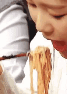 Jiho Eating GIF - Jiho Eating Noodles GIFs