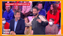 a group of people are sitting in front of a screen that says pendant ce temps sur c8