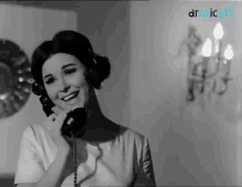 سعاد حسني دلع ابتسامة تليفون ضحكة لفة GIF - Soad Hosni Sassy Smile Charming Laughter GIFs