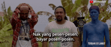 three men are standing next to each other with a caption that says nak yang pesen-pesen bayar posen-posen