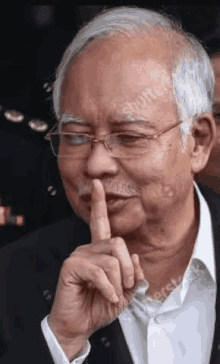 Najib Quiet GIF - Najib Quiet Distortion GIFs