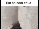 a blurred image of a person standing next to a wall with the words em an com chua written on it .