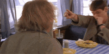 Dumb And Dumber Pointing GIF - Dumb And Dumber Pointing Eat GIFs
