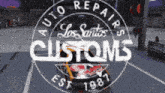 the logo for los santos customs shows a car on the road