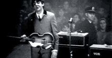 Paul Mccartney The Beatles GIF - Paul Mccartney The Beatles Bow GIFs