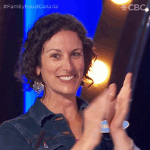 Clapping Lucia GIF - Clapping Lucia Family Feud Canada GIFs