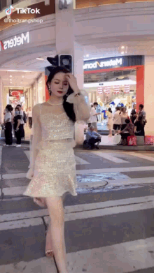 Vietnamese Dress GIF - Vietnamese Dress Girl GIFs