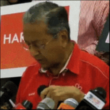 Mahathir Nyanyuk GIF - Mahathir Nyanyuk Kekal Najib GIFs