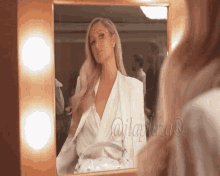 Paris Hilton Pretty GIF - Paris Hilton Pretty Mirror GIFs