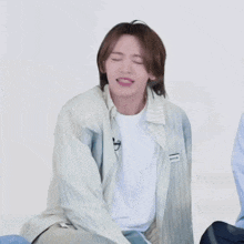 a person wearing a white shirt that says ' sleek ' on it