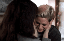 Kristen Stewart Kissing Head GIF - Kristen Stewart Kissing Head Kissing GIFs