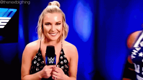  WWE RAW 323 DESDE LA RAZA SUPERIOR: CIUDAD DE MÉXICO  Renee-young-backstage-interview