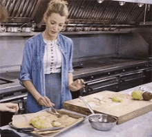 Blake Lively Cook GIF - Blake Lively Cook Smile GIFs