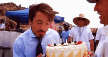 Robert Downey Jr Birthday Cake GIF - Robert Downey Jr Birthday Cake Birthday GIFs