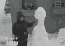 Pupazzo Di Neve Neve Colpire GIF - Snowman Snow Hit GIFs