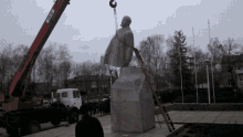 Statue Topple GIF - Statue Topple Wreck GIFs