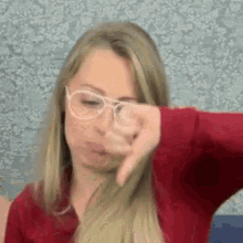 Dany Martines Thumbs Down GIF - Dany Martines Thumbs Down Nope GIFs