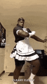 Maid Maid Outfit GIF - Maid Maid Outfit Black GIFs