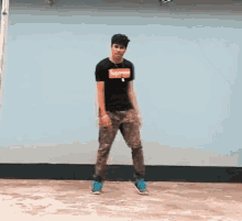 Srk Dance GIF - Srk Dance Aryan GIFs