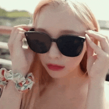 Gahyeon Cool GIF - Gahyeon Cool Sunglasses GIFs