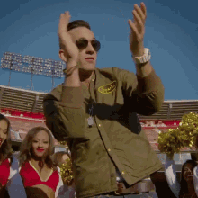 Slow Clap Clinton Sparks GIF - Slow Clap Clinton Sparks Gold Rush Song GIFs