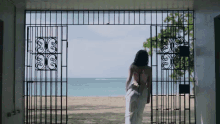 Lorde Beach GIF - Lorde Beach Lonely GIFs