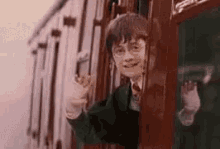 à Demain GIF - Harry Potter Wave GIFs