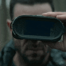 Using Binoculars Master Chief GIF - Using Binoculars Master Chief Halo GIFs