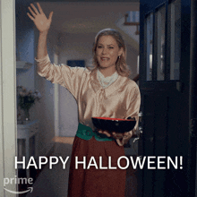 Happy Halloween Pam Hughes GIF - Happy Halloween Pam Hughes Julie Bowen GIFs