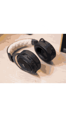 Toanti7237 Huydo GIF - Toanti7237 Huydo Headphones GIFs