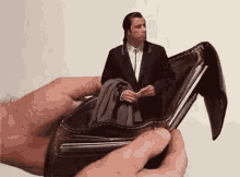 Wallet John Travolta GIF - Wallet John Travolta Lost GIFs
