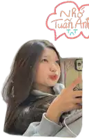 a girl taking a picture of herself with a speech bubble that says nuo tuan anh tat