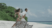 a man and a woman are running on a beach with subtitles in a foreign language