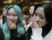 loona gowon olivia hye reaction laughing