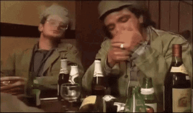 Chasseur Chasseurs GIF - Chasseur Chasseurs Les Inconnus - Discover & Share  GIFs