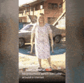 a woman in a hospital gown is standing in front of a car with luchalibrefan live written on the bottom