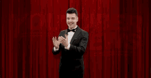 Clap Benedict Townsend GIF - Clap Benedict Townsend Youtuber News GIFs