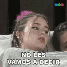 a woman with braids and the words no les vamos a decir above her
