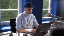 Trant Gametwo GIF - Trant Gametwo Laptop GIFs