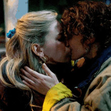 Jamie And Dani Kissing GIF - Jamie And Dani Kissing Holding Face GIFs