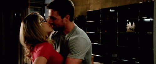 oliver and felicity kiss