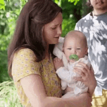 Jennifer Lawrence Baby GIF - Jennifer Lawrence Baby Mother GIFs