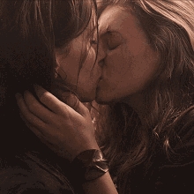 Kiss Lesbian Kiss GIF - Kiss Lesbian Kiss Tracy Spiridakos GIFs
